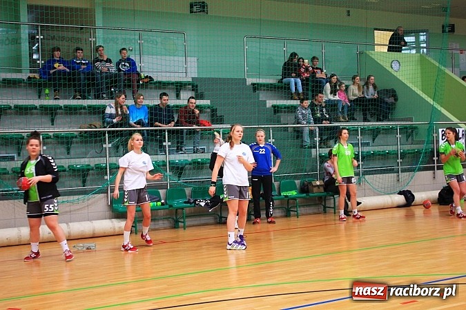 Zdjęcie w galerii na portalu naszraciborz.pl: V Turniej Piłki Ręcznej Juniorek wiadomości z regionu