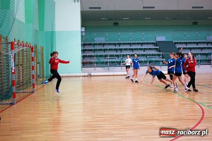 Zdjęcie w galerii na portalu naszraciborz.pl: V Turniej Piłki Ręcznej Juniorek wiadomości z regionu