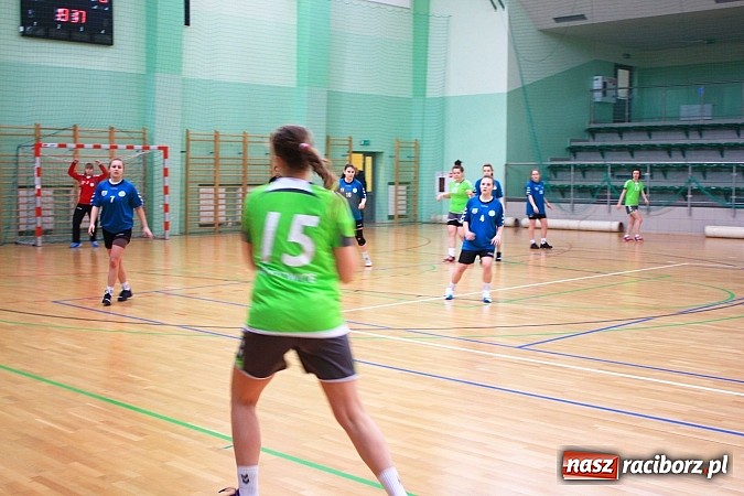 Zdjęcie w galerii na portalu naszraciborz.pl: V Turniej Piłki Ręcznej Juniorek wiadomości z regionu