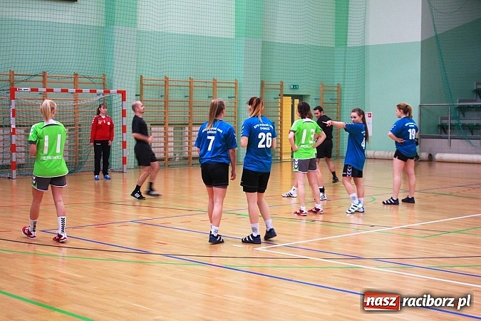 Zdjęcie w galerii na portalu naszraciborz.pl: V Turniej Piłki Ręcznej Juniorek wiadomości z regionu