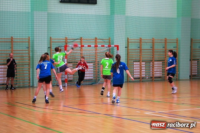 Zdjęcie w galerii na portalu naszraciborz.pl: V Turniej Piłki Ręcznej Juniorek wiadomości z regionu