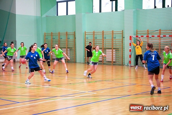 Zdjęcie w galerii na portalu naszraciborz.pl: V Turniej Piłki Ręcznej Juniorek wiadomości z regionu