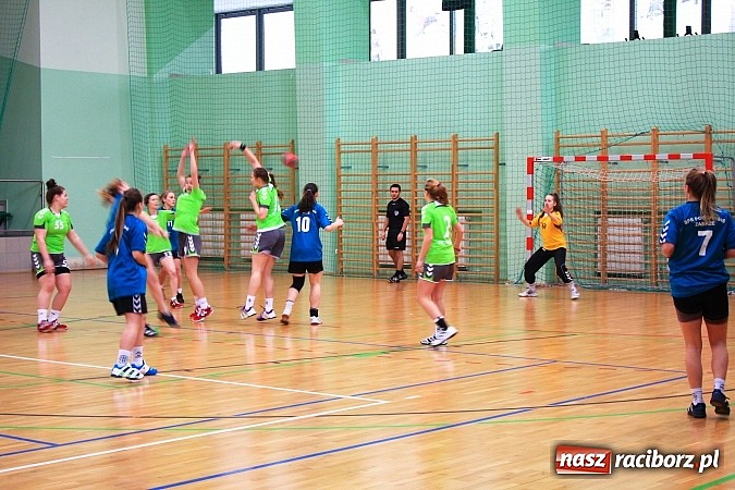 Zdjęcie w galerii na portalu naszraciborz.pl: V Turniej Piłki Ręcznej Juniorek wiadomości z regionu