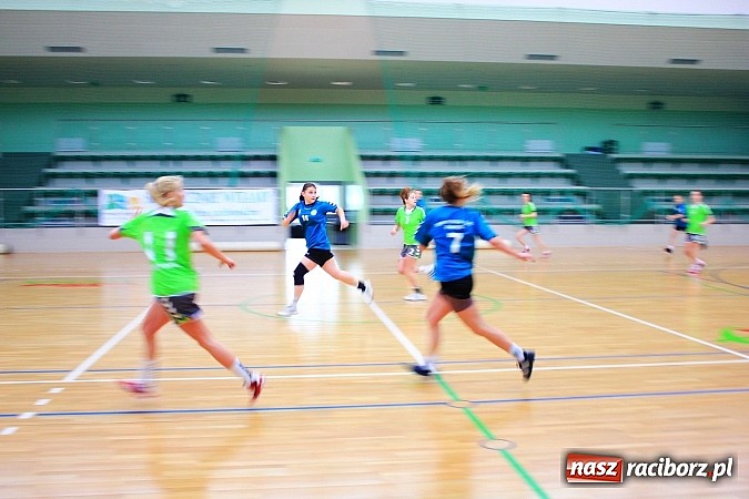 Zdjęcie w galerii na portalu naszraciborz.pl: V Turniej Piłki Ręcznej Juniorek wiadomości z regionu