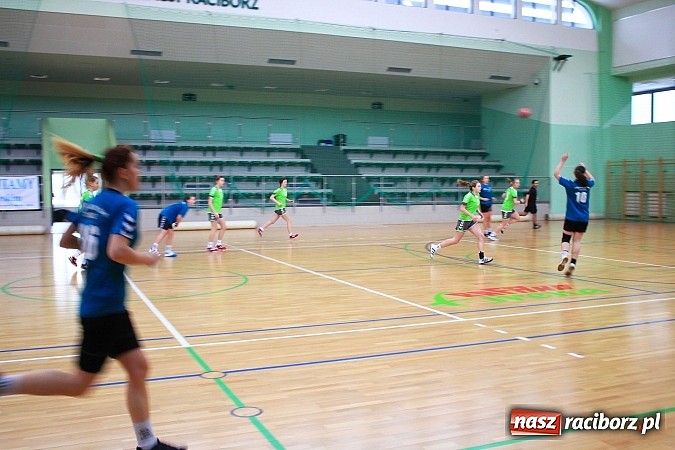 Zdjęcie w galerii na portalu naszraciborz.pl: V Turniej Piłki Ręcznej Juniorek wiadomości z regionu