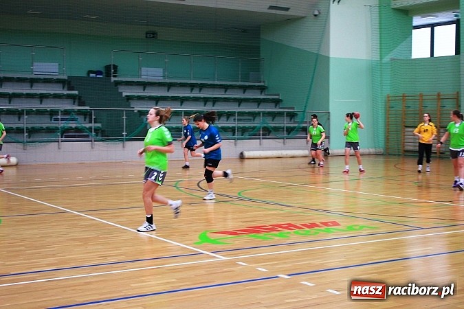 Zdjęcie w galerii na portalu naszraciborz.pl: V Turniej Piłki Ręcznej Juniorek wiadomości z regionu