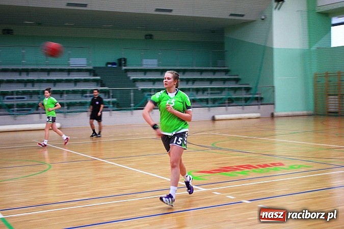 Zdjęcie w galerii na portalu naszraciborz.pl: V Turniej Piłki Ręcznej Juniorek wiadomości z regionu