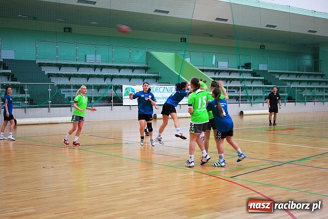 Zdjęcie w galerii na portalu naszraciborz.pl: V Turniej Piłki Ręcznej Juniorek wiadomości z regionu