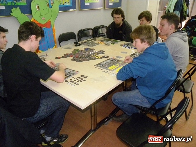 Zdjęcie w galerii na portalu naszraciborz.pl: Planszówki i Karcianki wracają do gry wiadomości z regionu