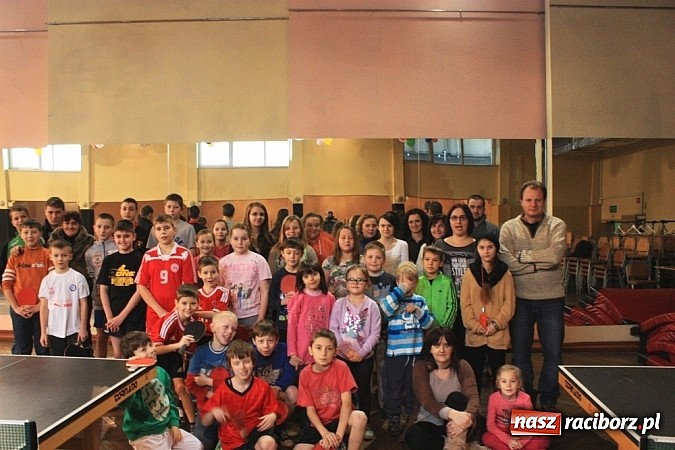 Zdjęcie w galerii na portalu naszraciborz.pl: Dzieci zmierzyły się z opiekunami w tenisie stołowym wiadomości z regionu