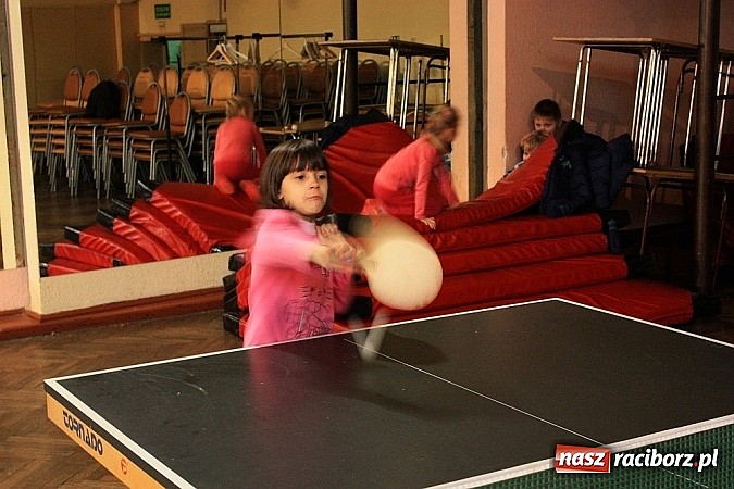 Zdjęcie w galerii na portalu naszraciborz.pl: Dzieci zmierzyły się z opiekunami w tenisie stołowym wiadomości z regionu
