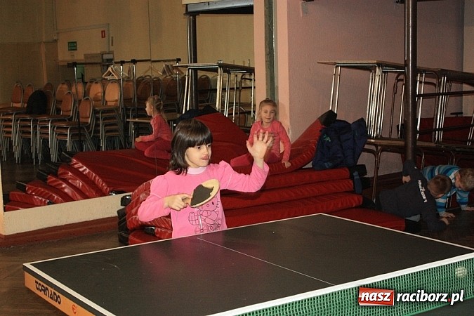 Zdjęcie w galerii na portalu naszraciborz.pl: Dzieci zmierzyły się z opiekunami w tenisie stołowym wiadomości z regionu