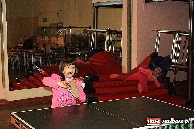 Zdjęcie w galerii na portalu naszraciborz.pl: Dzieci zmierzyły się z opiekunami w tenisie stołowym wiadomości z regionu