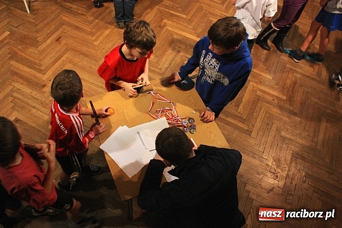 Zdjęcie w galerii na portalu naszraciborz.pl: Dzieci zmierzyły się z opiekunami w tenisie stołowym wiadomości z regionu