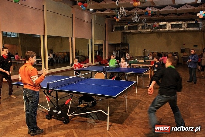 Zdjęcie w galerii na portalu naszraciborz.pl: Dzieci zmierzyły się z opiekunami w tenisie stołowym wiadomości z regionu