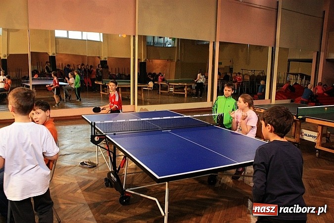 Zdjęcie w galerii na portalu naszraciborz.pl: Dzieci zmierzyły się z opiekunami w tenisie stołowym wiadomości z regionu