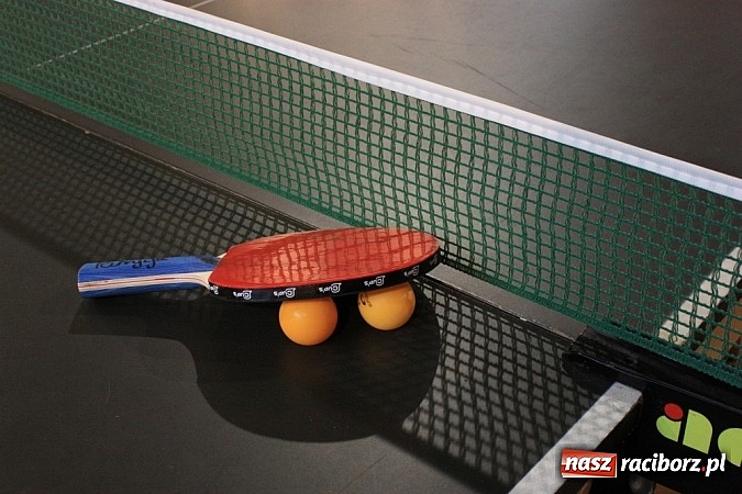 Zdjęcie w galerii na portalu naszraciborz.pl: Dzieci zmierzyły się z opiekunami w tenisie stołowym wiadomości z regionu