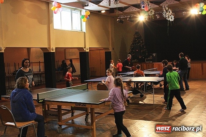 Zdjęcie w galerii na portalu naszraciborz.pl: Dzieci zmierzyły się z opiekunami w tenisie stołowym wiadomości z regionu