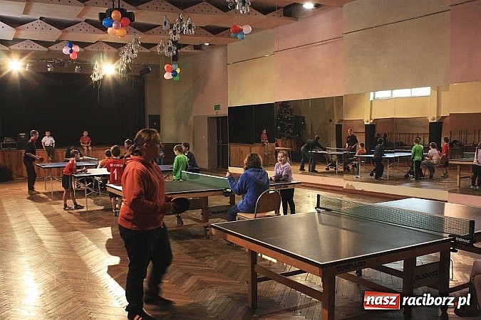 Zdjęcie w galerii na portalu naszraciborz.pl: Dzieci zmierzyły się z opiekunami w tenisie stołowym wiadomości z regionu