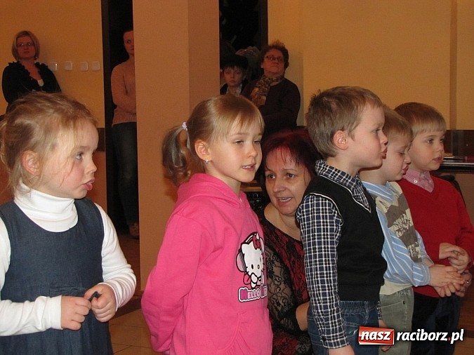 Zdjęcie w galerii na portalu naszraciborz.pl: Aktywni seniorzy z Nędzy zorganizowali Dzień Dziadka i Babci wiadomości z regionu