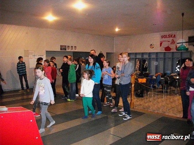 Zdjęcie w galerii na portalu naszraciborz.pl: Dzieci z Krzanowic pojechały na kręgle wiadomości z regionu