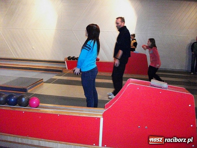 Zdjęcie w galerii na portalu naszraciborz.pl: Dzieci z Krzanowic pojechały na kręgle wiadomości z regionu