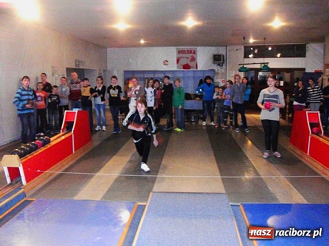 Zdjęcie w galerii na portalu naszraciborz.pl: Dzieci z Krzanowic pojechały na kręgle wiadomości z regionu