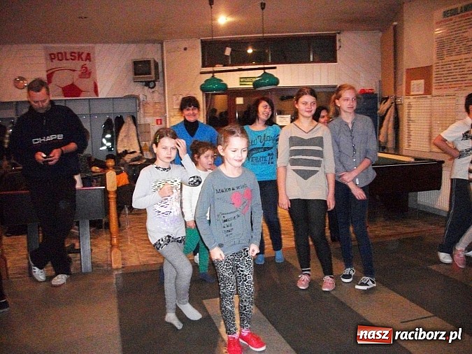 Zdjęcie w galerii na portalu naszraciborz.pl: Dzieci z Krzanowic pojechały na kręgle wiadomości z regionu