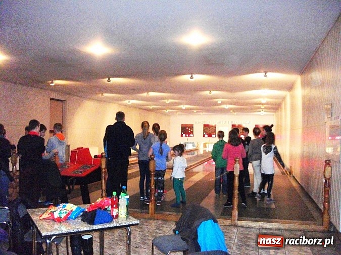 Zdjęcie w galerii na portalu naszraciborz.pl: Dzieci z Krzanowic pojechały na kręgle wiadomości z regionu