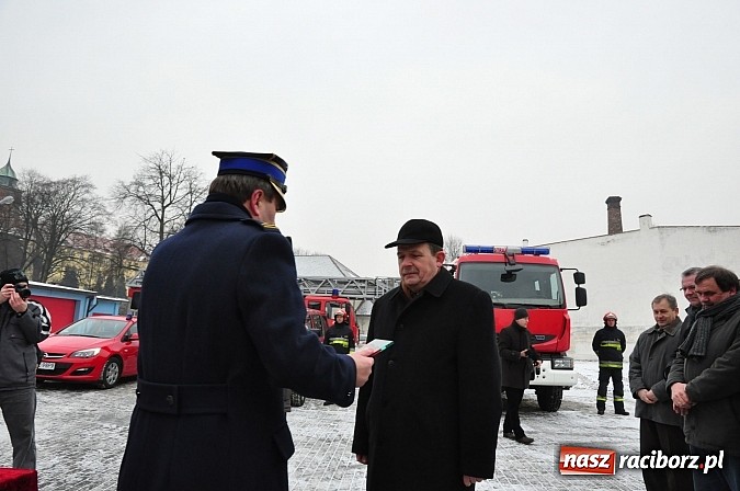 Zdjęcie w galerii na portalu naszraciborz.pl: Strażacy bogatsi o trzy wozy. Dziś odbyło się uroczyste poświęcenie wiadomości z regionu