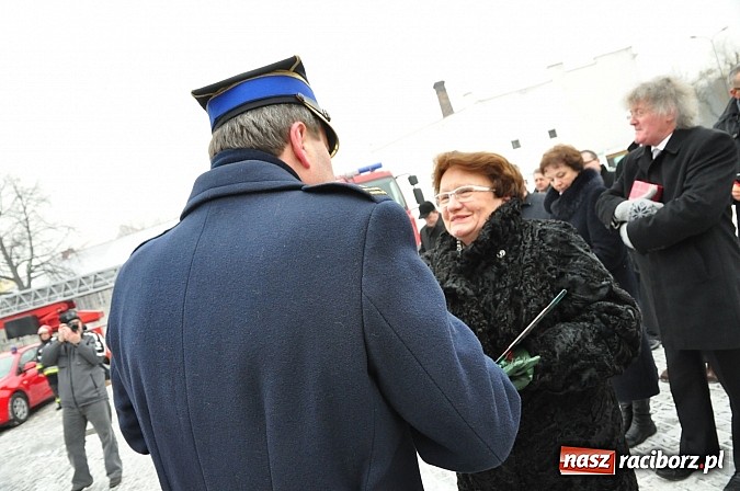 Zdjęcie w galerii na portalu naszraciborz.pl: Strażacy bogatsi o trzy wozy. Dziś odbyło się uroczyste poświęcenie wiadomości z regionu