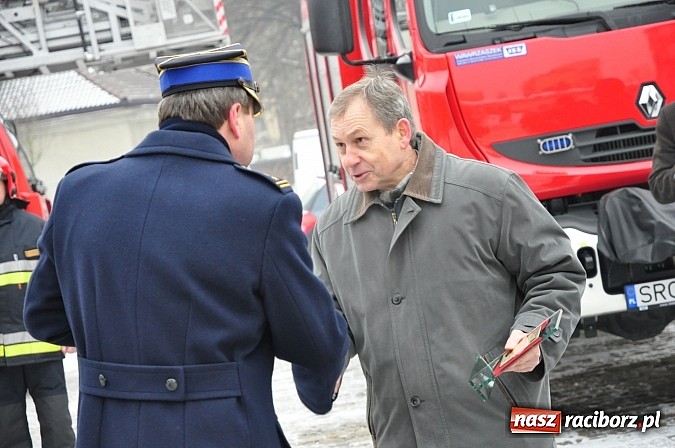 Zdjęcie w galerii na portalu naszraciborz.pl: Strażacy bogatsi o trzy wozy. Dziś odbyło się uroczyste poświęcenie wiadomości z regionu
