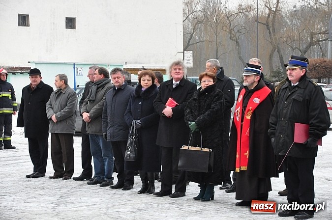 Zdjęcie w galerii na portalu naszraciborz.pl: Strażacy bogatsi o trzy wozy. Dziś odbyło się uroczyste poświęcenie wiadomości z regionu