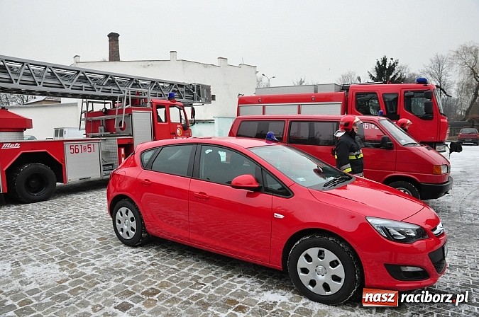Zdjęcie w galerii na portalu naszraciborz.pl: Strażacy bogatsi o trzy wozy. Dziś odbyło się uroczyste poświęcenie wiadomości z regionu