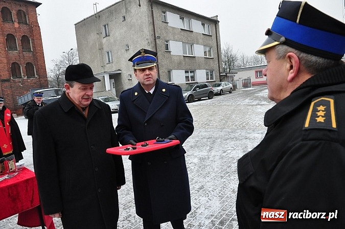 Zdjęcie w galerii na portalu naszraciborz.pl: Strażacy bogatsi o trzy wozy. Dziś odbyło się uroczyste poświęcenie wiadomości z regionu