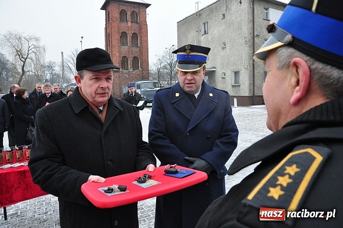Zdjęcie w galerii na portalu naszraciborz.pl: Strażacy bogatsi o trzy wozy. Dziś odbyło się uroczyste poświęcenie wiadomości z regionu