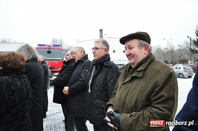Zdjęcie w galerii na portalu naszraciborz.pl: Strażacy bogatsi o trzy wozy. Dziś odbyło się uroczyste poświęcenie wiadomości z regionu