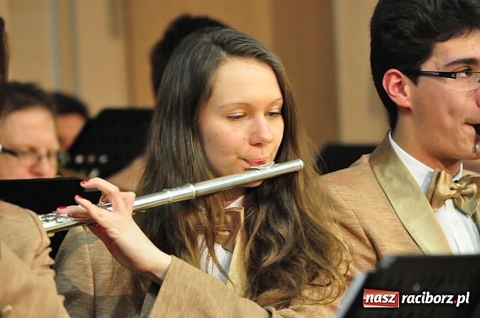 Zdjęcie w galerii na portalu naszraciborz.pl: Koncert noworoczny w Centrum Kultury w Tworkowie wiadomości z regionu