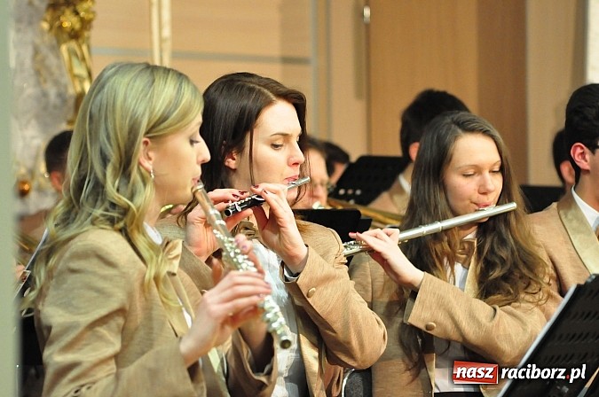 Zdjęcie w galerii na portalu naszraciborz.pl: Koncert noworoczny w Centrum Kultury w Tworkowie wiadomości z regionu