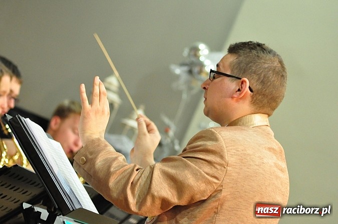 Zdjęcie w galerii na portalu naszraciborz.pl: Koncert noworoczny w Centrum Kultury w Tworkowie wiadomości z regionu