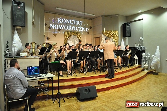 Zdjęcie w galerii na portalu naszraciborz.pl: Koncert noworoczny w Centrum Kultury w Tworkowie wiadomości z regionu