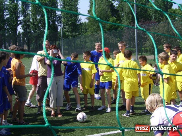 Zdjęcie w galerii na portalu naszraciborz.pl: Rywalizujemy tylko na boisku  wiadomości z regionu