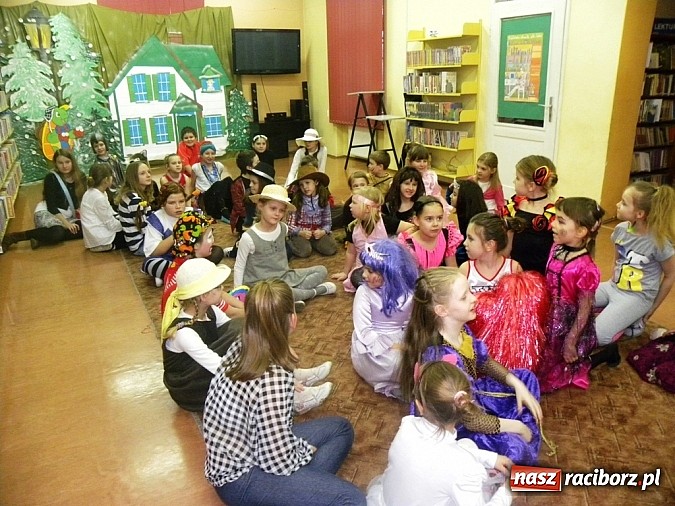 Zdjęcie w galerii na portalu naszraciborz.pl: Biblioteczny bal na zielonym wzgórzu wiadomości z regionu