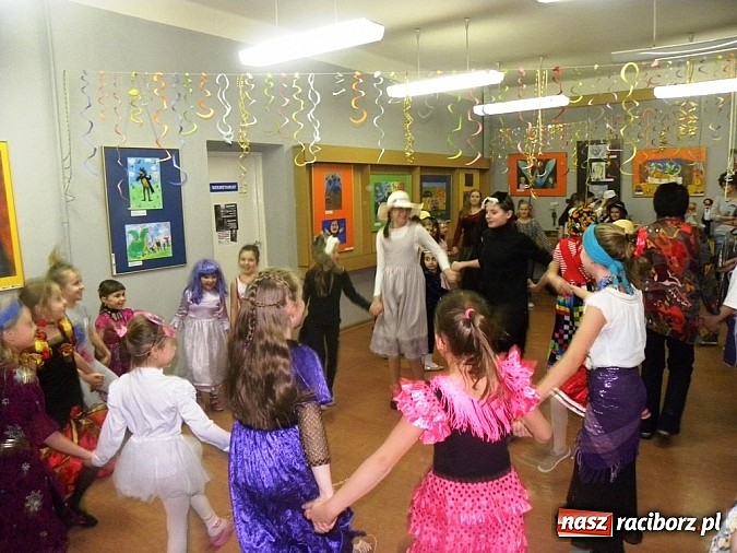 Zdjęcie w galerii na portalu naszraciborz.pl: Biblioteczny bal na zielonym wzgórzu wiadomości z regionu