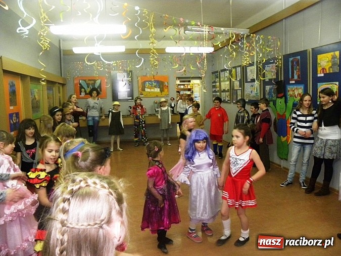 Zdjęcie w galerii na portalu naszraciborz.pl: Biblioteczny bal na zielonym wzgórzu wiadomości z regionu