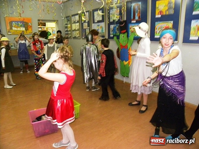 Zdjęcie w galerii na portalu naszraciborz.pl: Biblioteczny bal na zielonym wzgórzu wiadomości z regionu