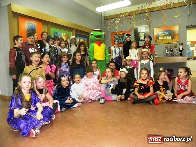 Zdjęcie w galerii na portalu naszraciborz.pl: Biblioteczny bal na zielonym wzgórzu wiadomości z regionu