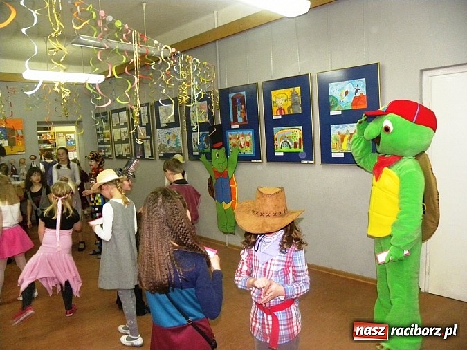 Zdjęcie w galerii na portalu naszraciborz.pl: Biblioteczny bal na zielonym wzgórzu wiadomości z regionu