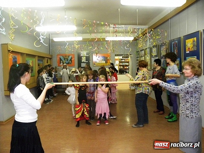 Zdjęcie w galerii na portalu naszraciborz.pl: Biblioteczny bal na zielonym wzgórzu wiadomości z regionu