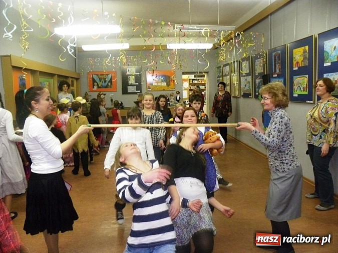 Zdjęcie w galerii na portalu naszraciborz.pl: Biblioteczny bal na zielonym wzgórzu wiadomości z regionu